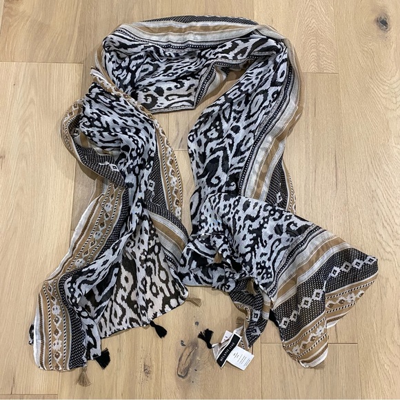 Melanie Lyne | NWT Brown and Black Pattern Scarf 🤎 - Picture 1 of 7